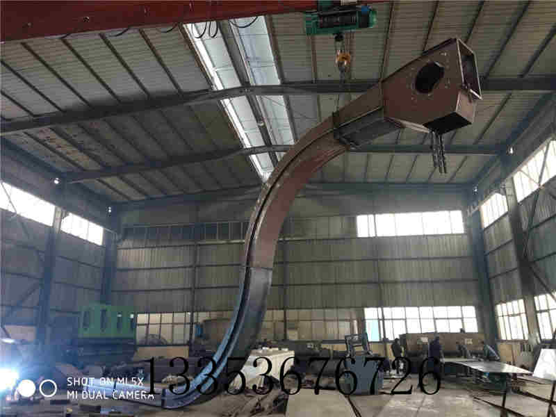 汙（wū）水處理輸送機-烘幹汙泥刮板機廠家定做形式多樣